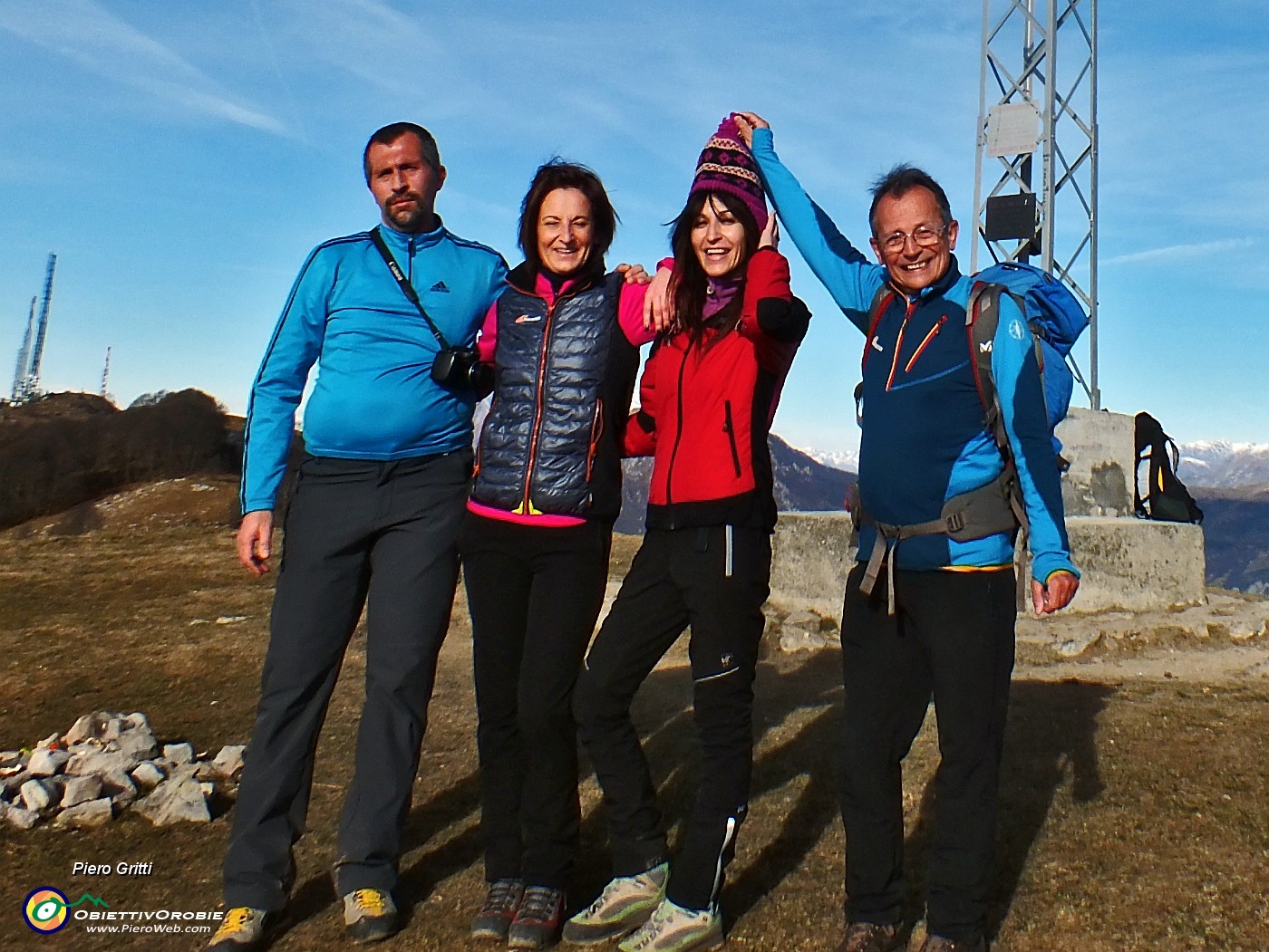 51 Alla croce di vetta del Linzone (1392 m).jpg
